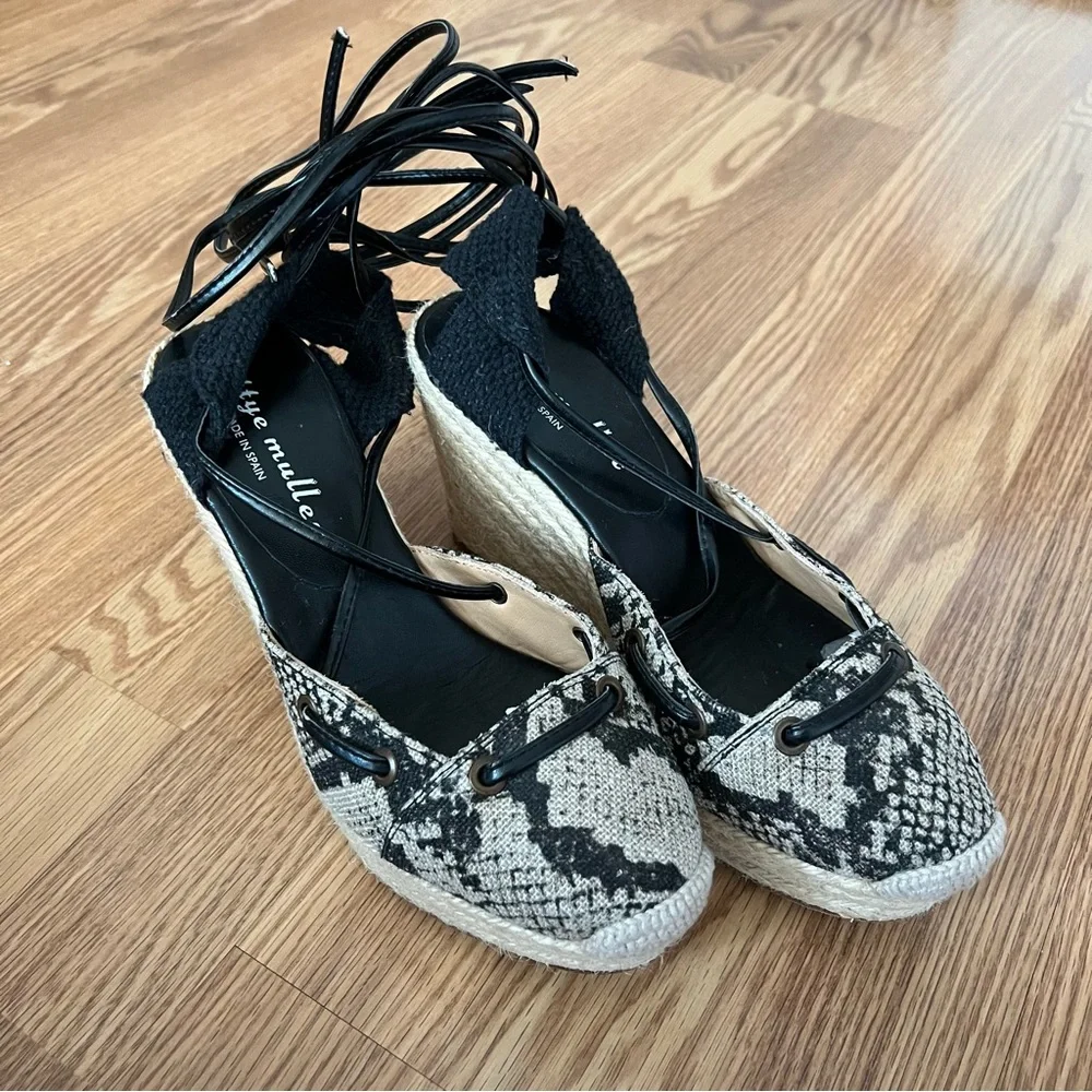 Bettye Muller Snakeskin print Canvas platform wedge ankle wrap Espadrilles sz 37